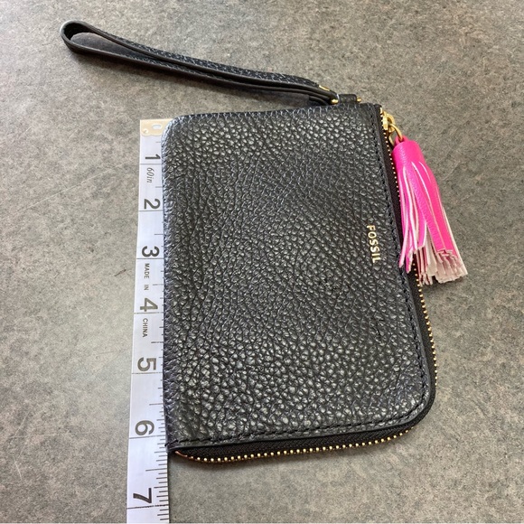 Fossil Black Tara Wristlet Black With Pink Tassel - NWT - Picture 9 of 9